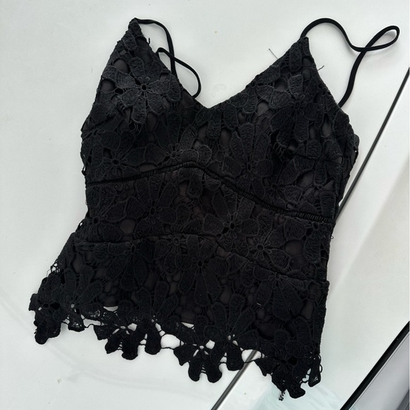 black lace tank blouse from lf never worn- no tags - Picture 3 of 4